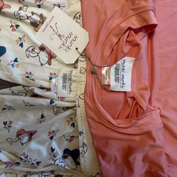 NWT Munki Woman Snoopy Pajama Set Size M Short Sleeve Shirt Wide Leg Pants - Picture 9 of 10